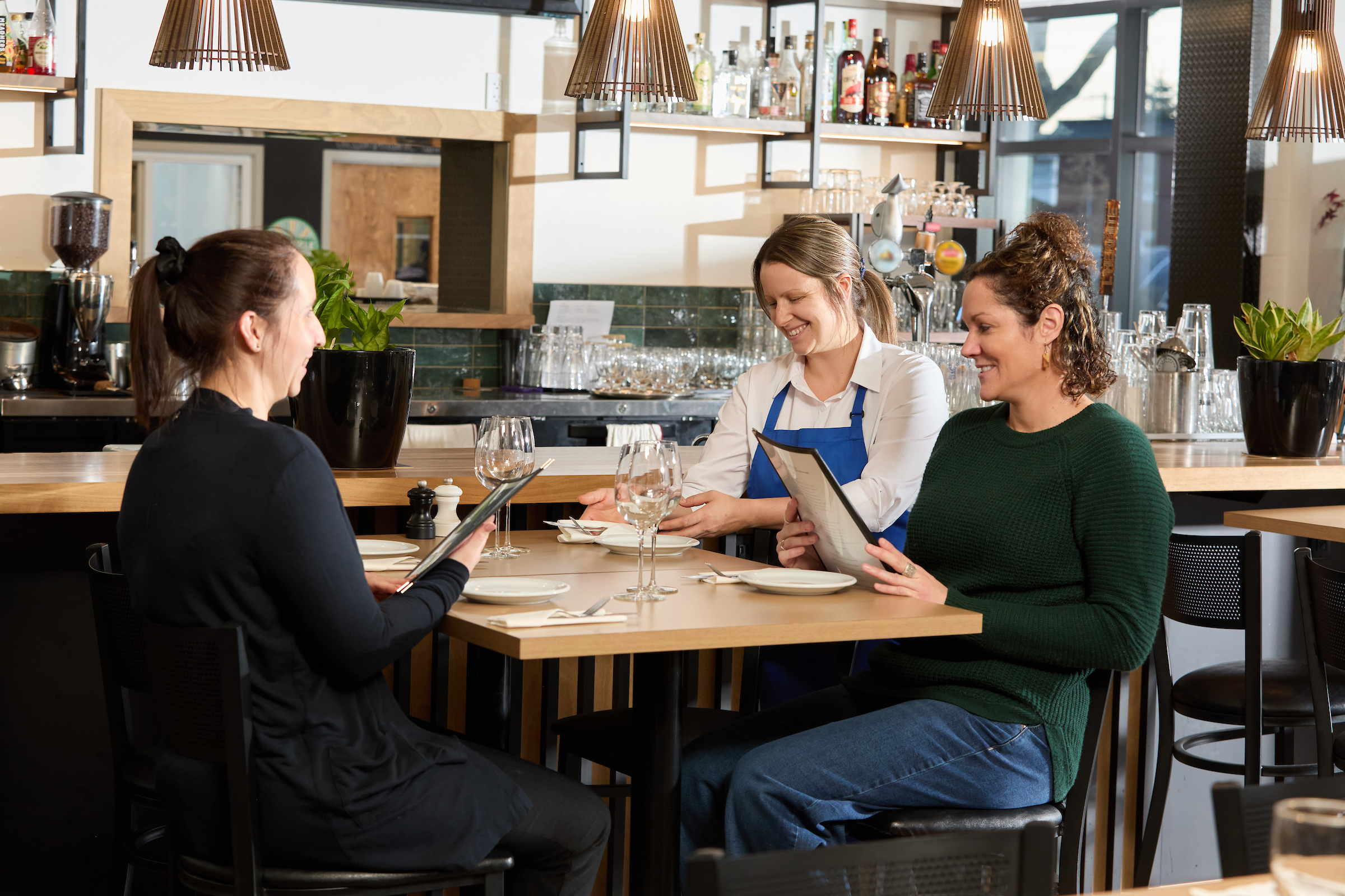 Foodservice operators choosing cascades tandem pro hand towels
